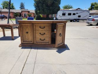 Cabinet with hutch