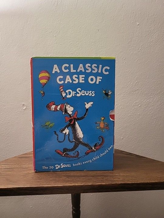 A Classic Case of Dr. Seuss - 20 Classic Seuss Books Cat In The Hat Box Set (T)