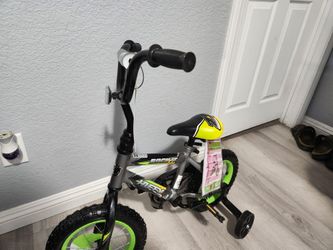 Huffy Bike Rack Kids 12 new Ready to ride good condition