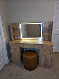 Makeup vanity