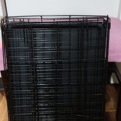 Small Dog Kennel In Excellent Condition