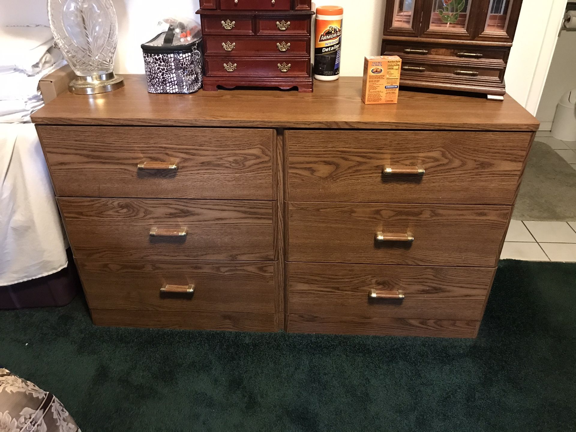 Dresser Unit