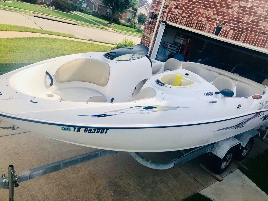 1999 Yamaha LS2000 jet boat twin 1200cc. motors (lake ready)