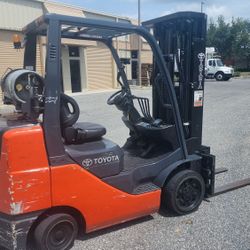 Forklift Toyota 8fgcu30