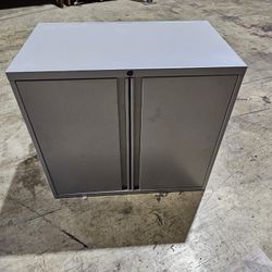 New Locking 2 Door Storage Cabinet 