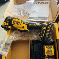 Dewalt Atomic Oscillating Tool With Battery Charger And Blades New $150 Firm