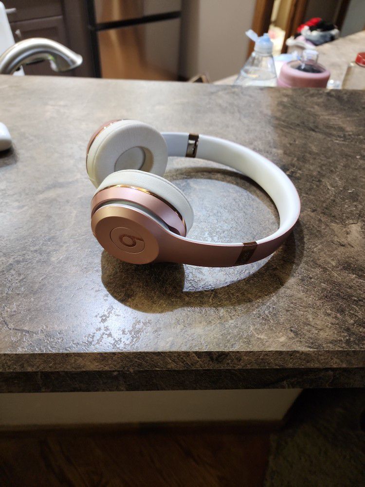 Beats solo 3 (Rose Gold)