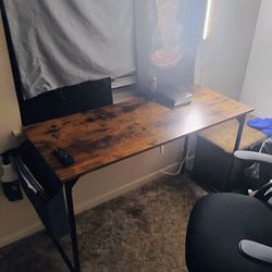 Desk And Chair 
