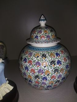 Maid in Turkey first 2 les one on the Picktures limosh