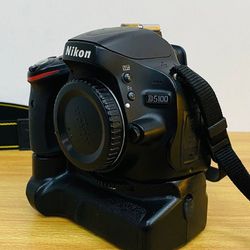 Nikon D5100 Camera With Battery Grip