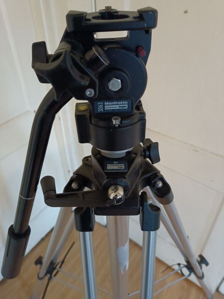 Bogen/Manfrotto 3046 Studio Pro Tripod w/ 3063 Fluid Video Head