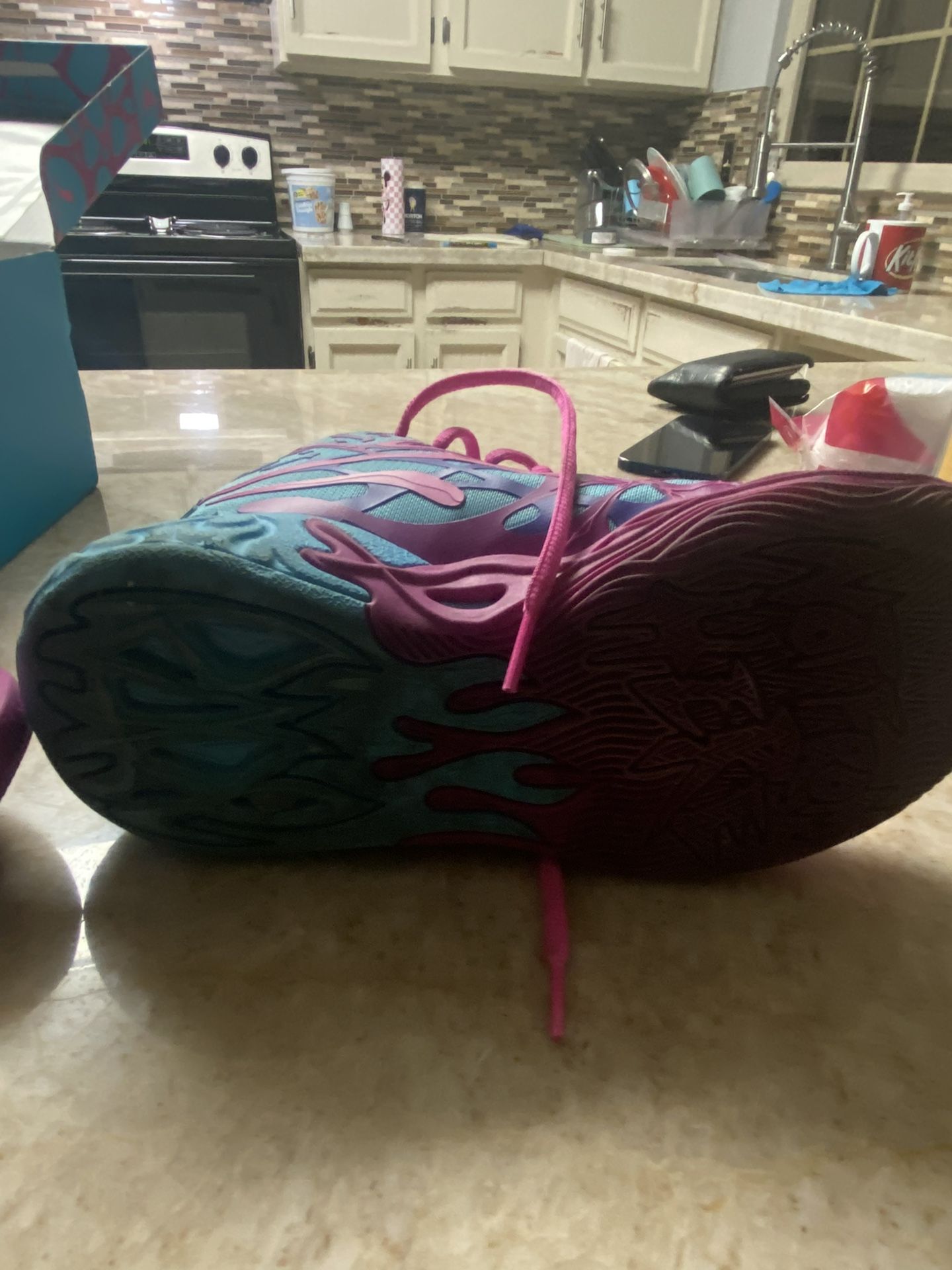 Melo Ball Iridescent Hornets Jr