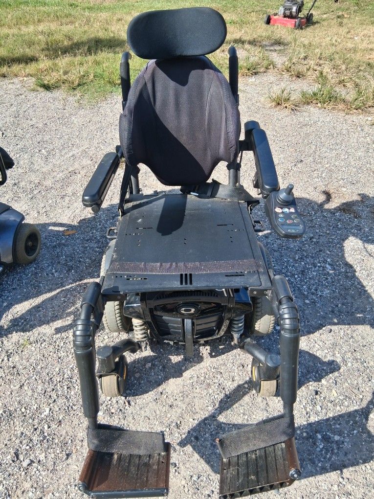 Quantum Q6 Mobility Scooter