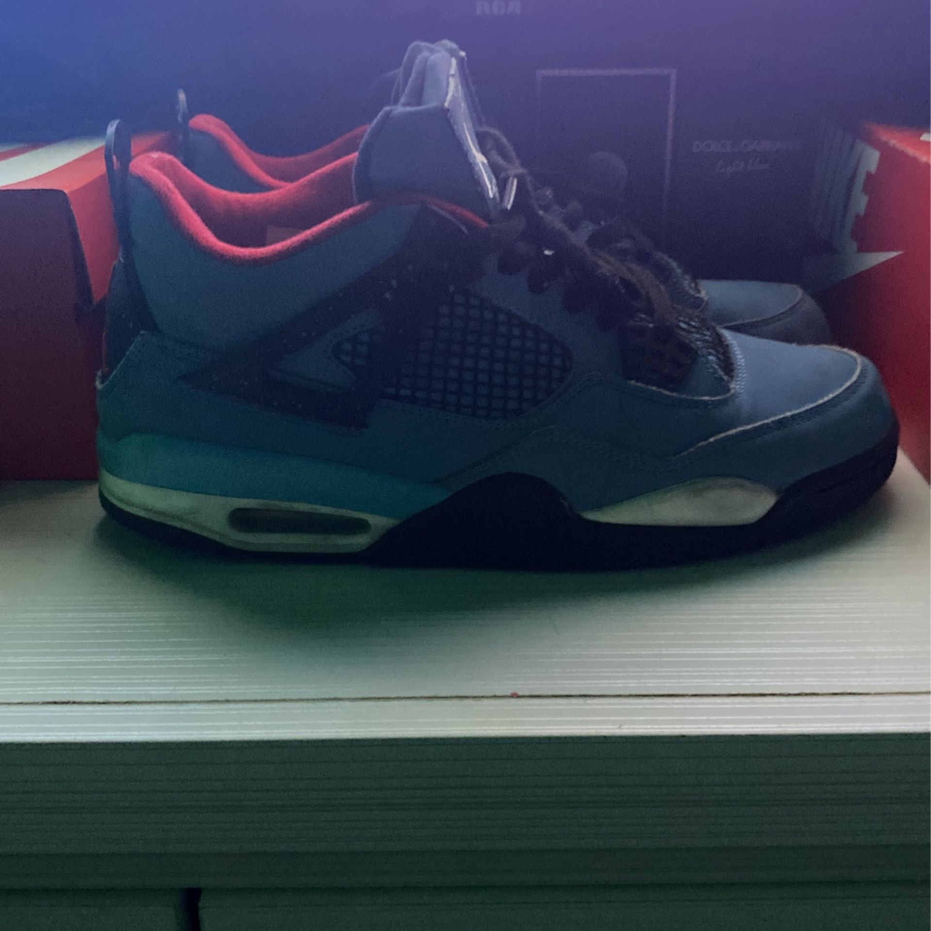Travis Scott 4s