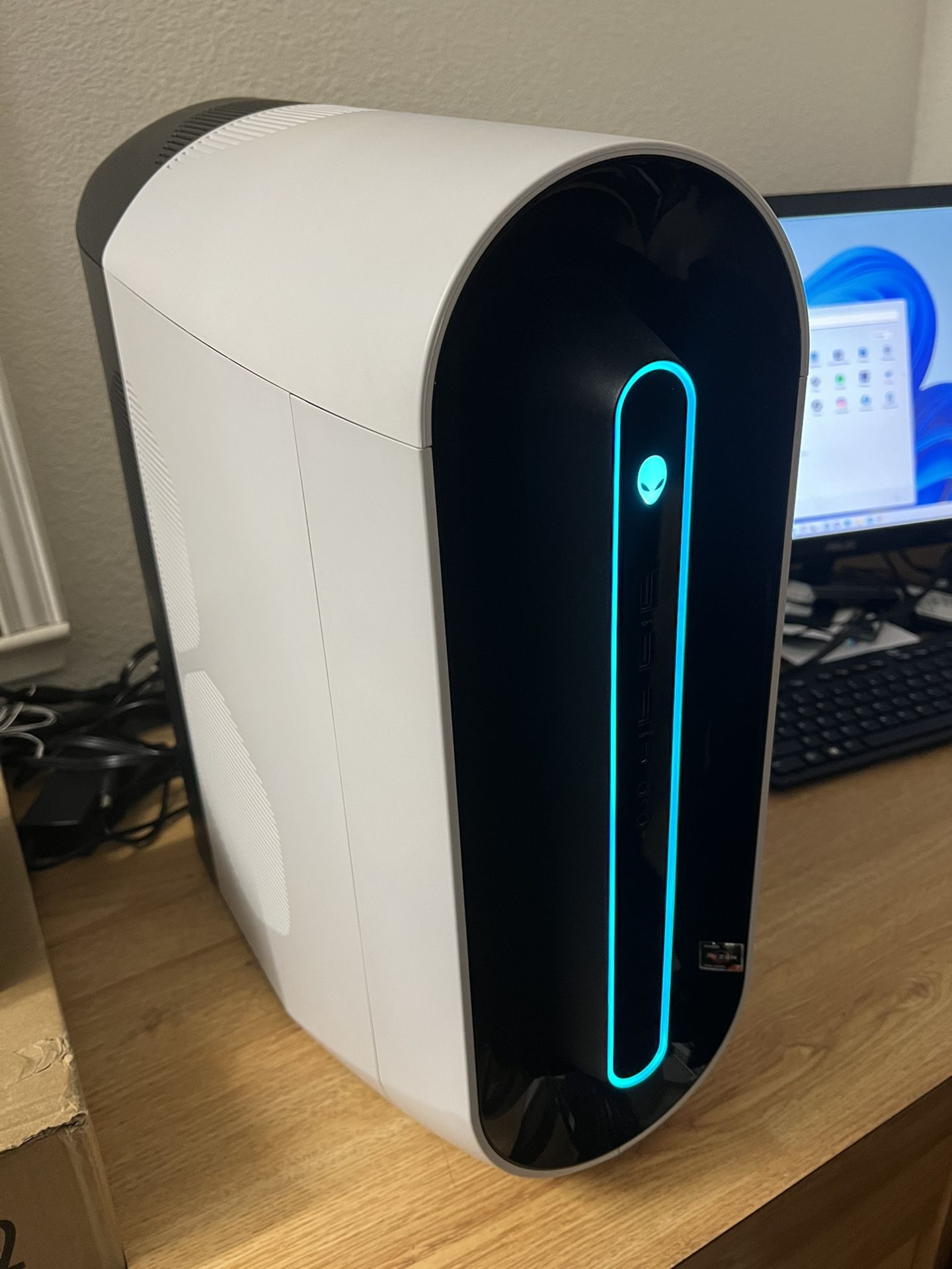 Prebuilt ALIENWARE AURORA R10 Ryzen 7 5800X RTX3060 12GB NVME WiFi Bluetooth