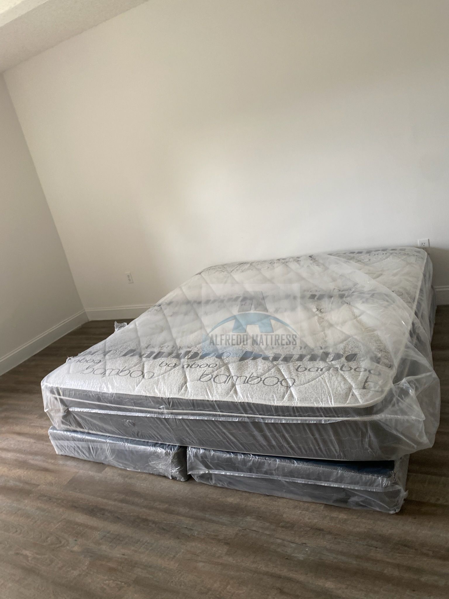 King mattress pillow top and box spring set (2pc - brand new)