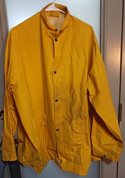 CLASSIC YELLOW INDUSTRIAL PVC/POLYESTER WATERPROOF RAIN JACKET SIZE XL W/FRONT SNAP CLOSURES & PATCH POCKETS