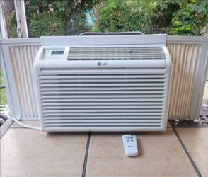 Air Conditioner 6,000 BT U's with Remote Excellent Condition 17" W X 15" D X 12" T