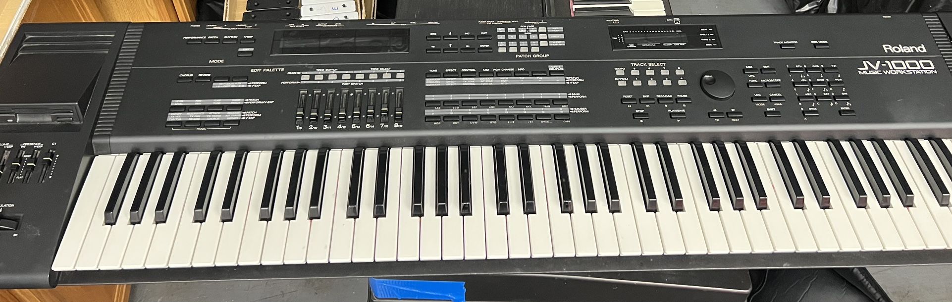 Roland JV 1000 Music Workstation