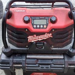 Milwaukee Jobsite Radio w/ Battery Charger