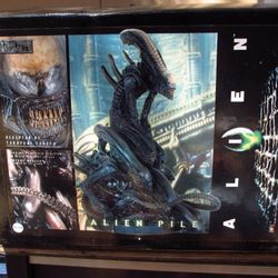 ALIEN PILE Statue Figure Sculpted By Takayuki Takeya