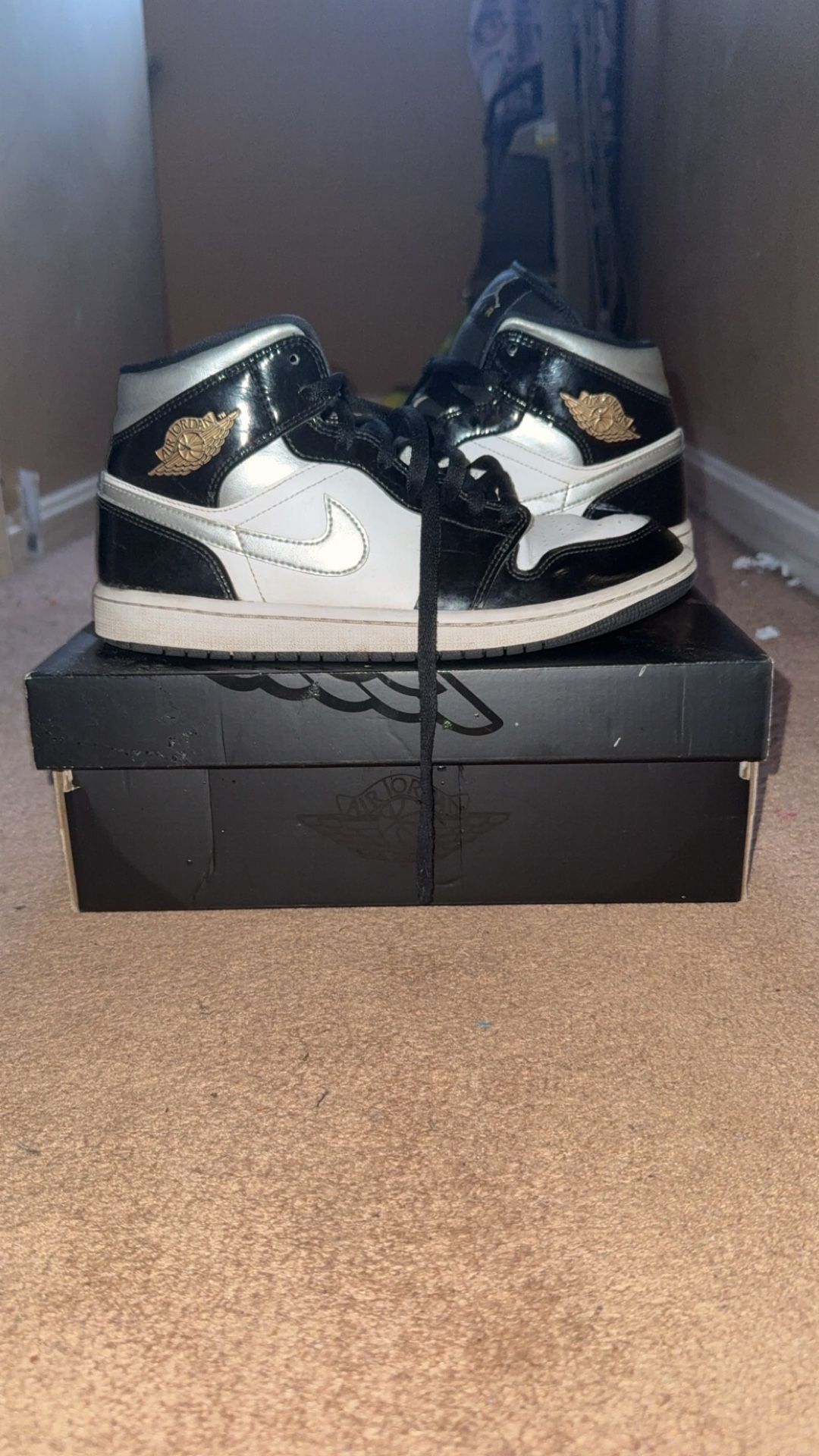 Jordan 1 Nike Air Mid White, Black, Gray