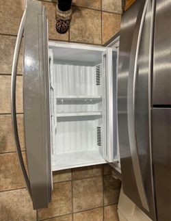 Stainless Steel Whirlpool/Kichenade Refrigerator