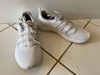 Women’s Puma soft foam sneaker size 8