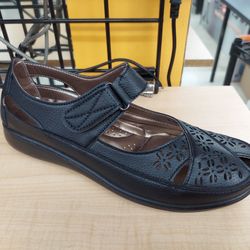 Size 9 ONLY  Ladies Comfort Shoes!!! NEW 