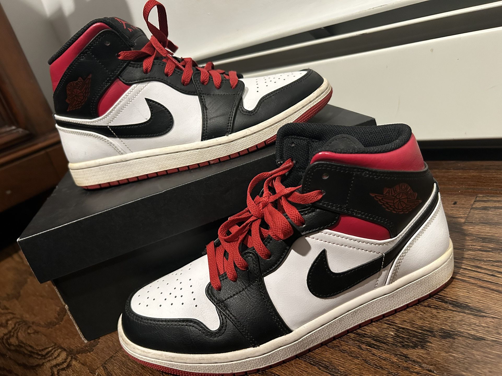 Air Jordan 1 MID Size 8 Men’s 