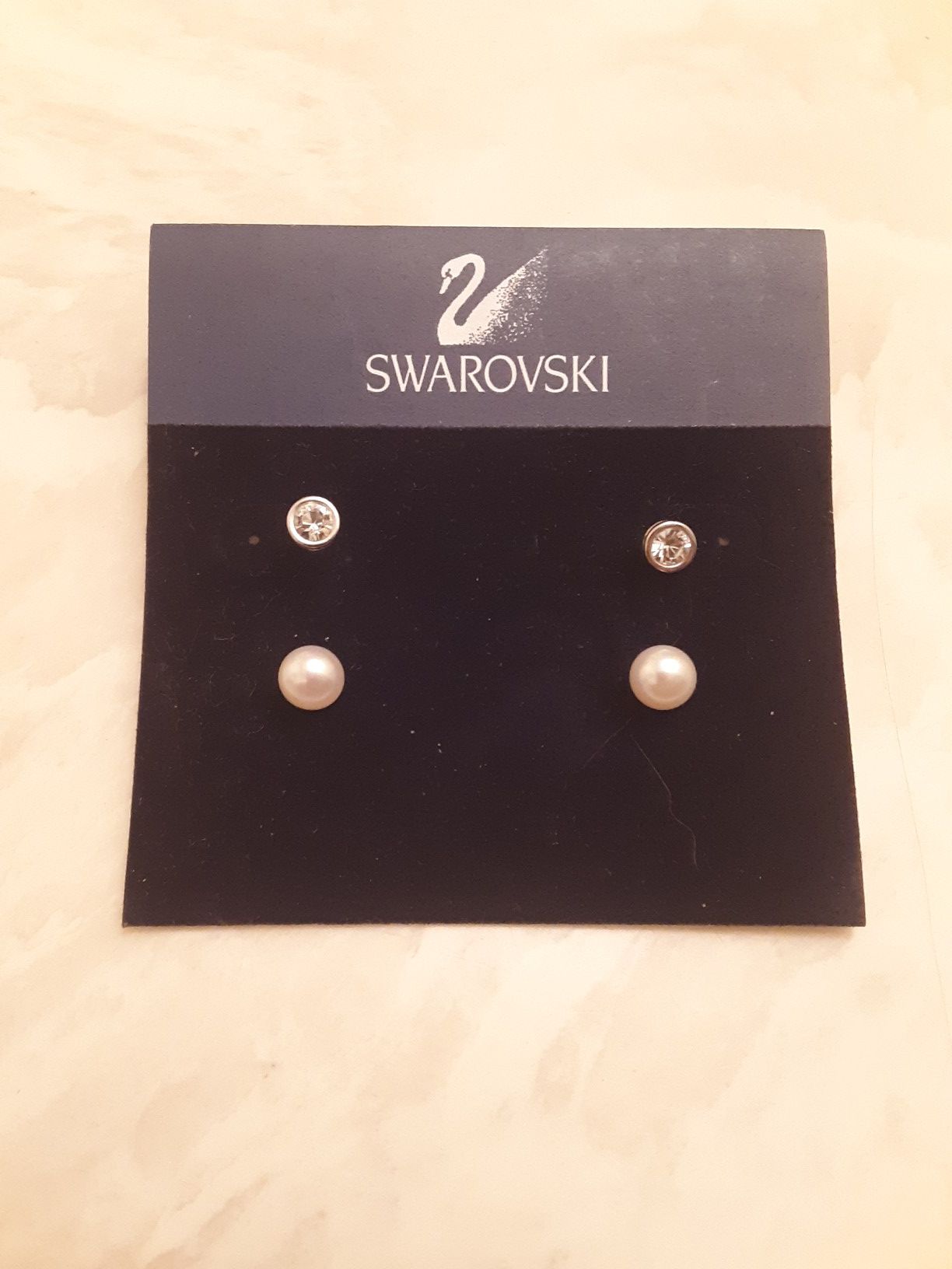 Swarovski diamond and pearl womens earring set