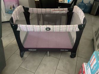 Graco play pen