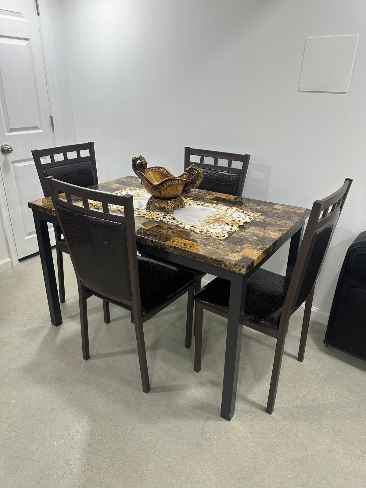 New Table With Chairs 