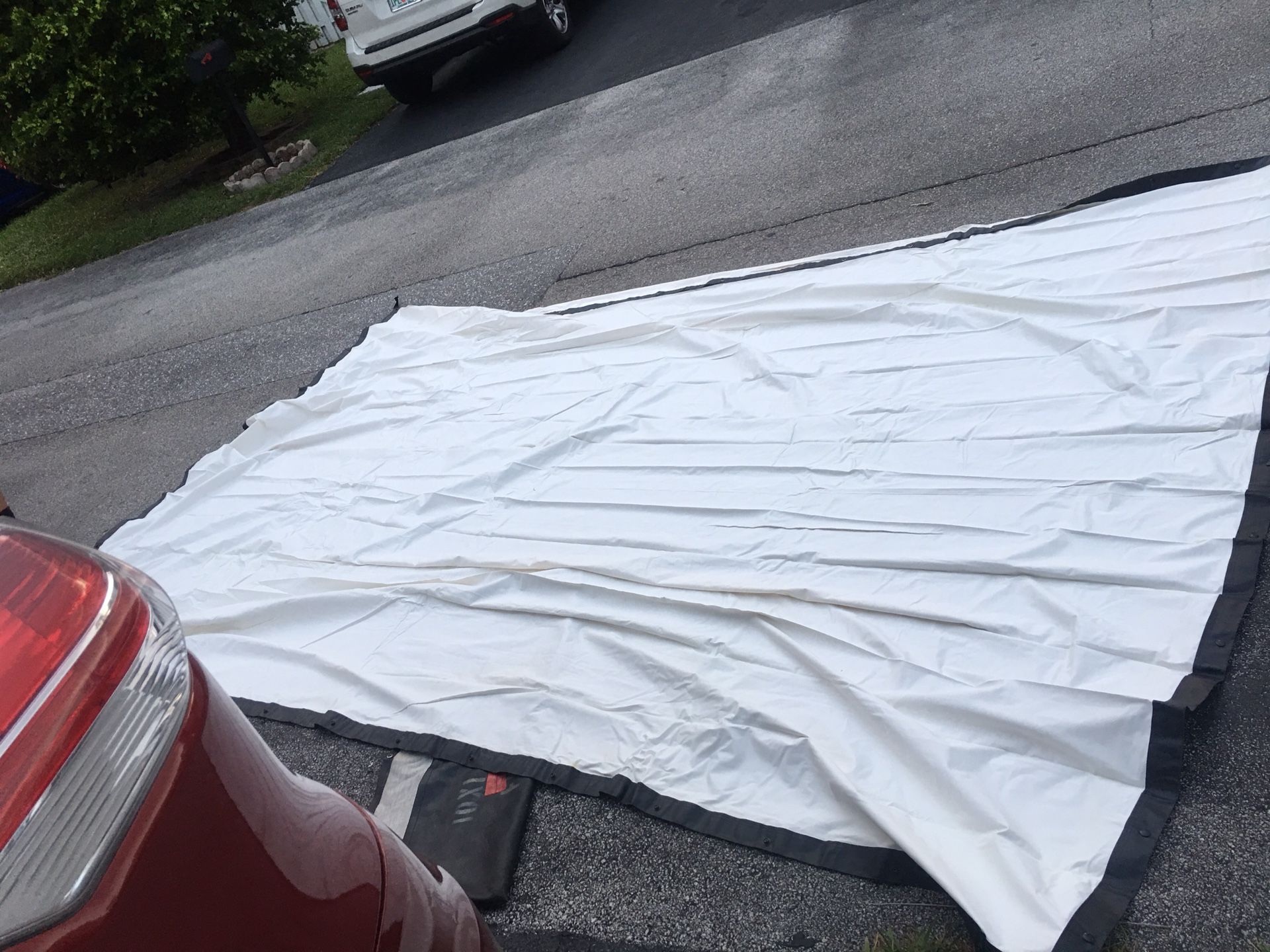 White tarps heavy duty screens will protect from rain