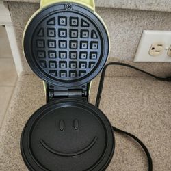 Smiley Face Waffle Maker
Serious Buyers 🚨 🚨