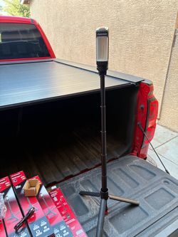 Husky telescoping 800 lumens light
