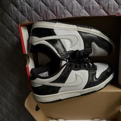 Nike Dunks Size 7Y Or 7 In Men’s 9 In Women’s 