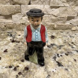 Unbranded Ceramic Amish Husband  Black And Red Salt Shaker