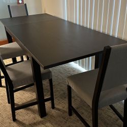Extendable Dining Table w/ 4x Chairs