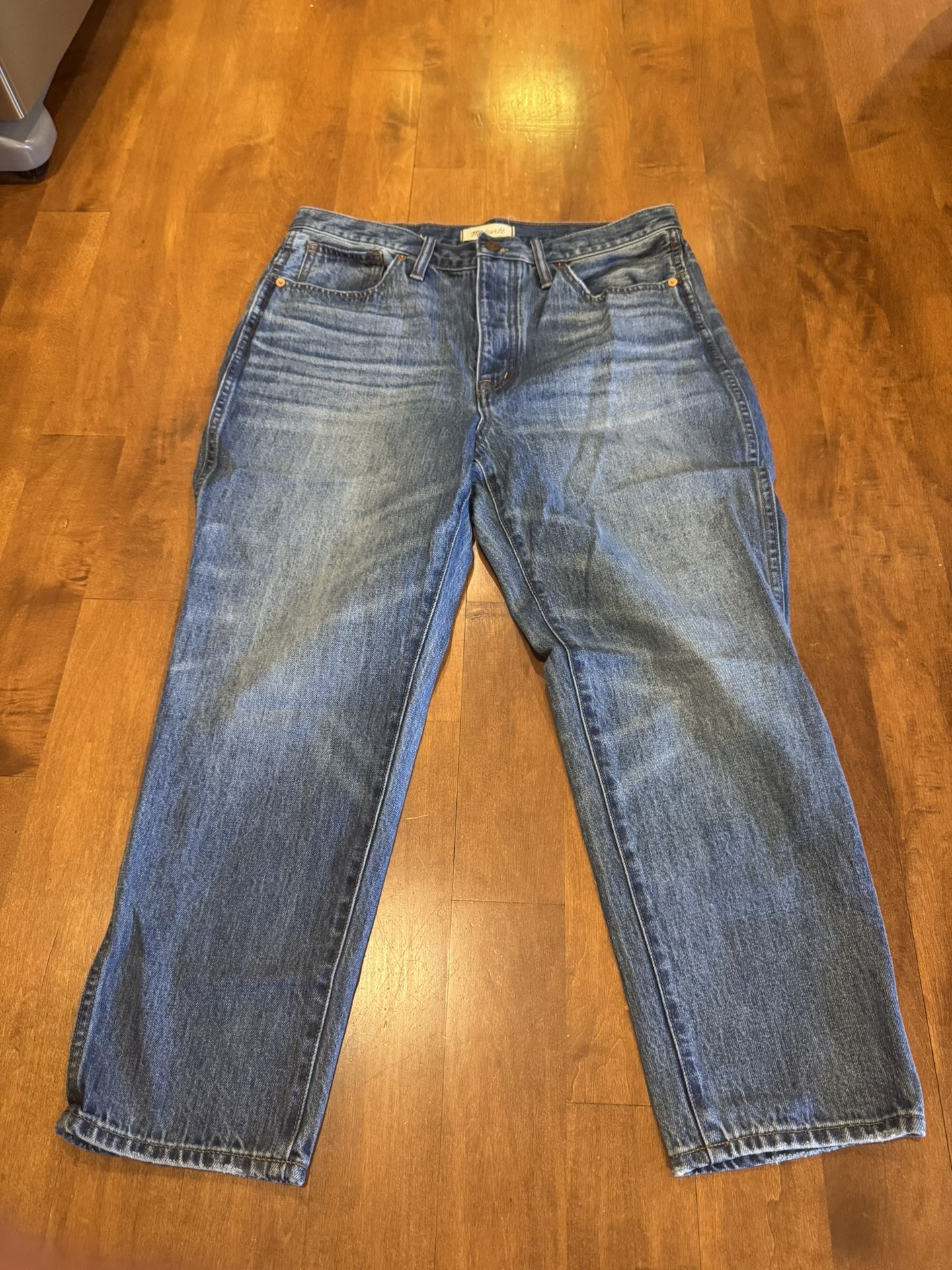 Woman’s Madewell Ankle Crop Jeans Shipping Available