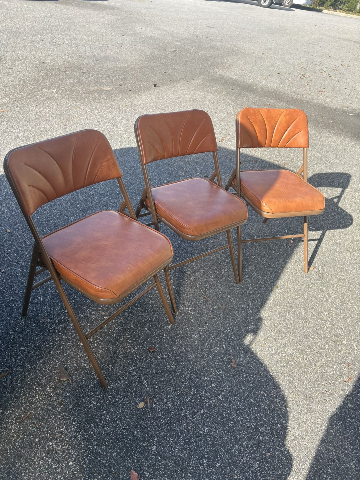 Set of 3 Vintage Samsonite Folding Chairs. Vinyl Padded Chairs. Good condition. 1970’s-80’s