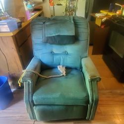 Recliner W/ Lifting Feature