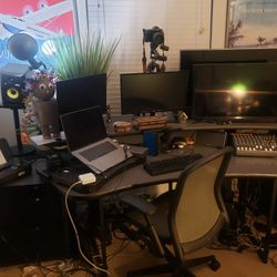 Professional Editing Console Desk With Side Cabinets