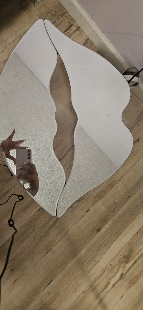Lips Mirror