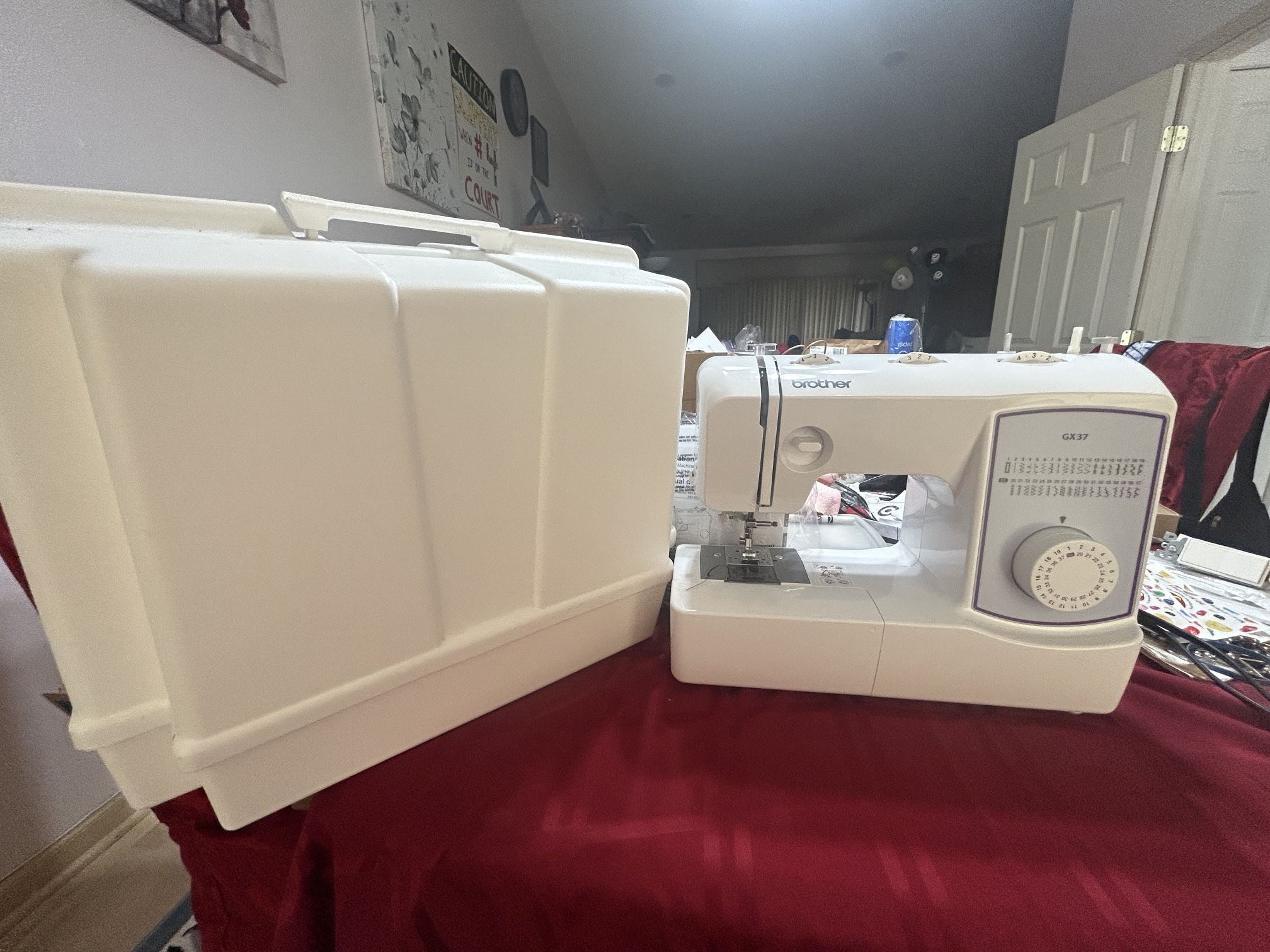 Sewing Machine With Case : Brother GX 37
