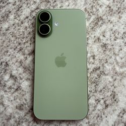 Selling iPhone 17 256GB Price Firm Any Carrier Unlocked or International Perfect Condition has Apple Warranty 