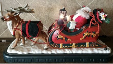 Holiday Creations Animated Musical Santa with Reindeer and Sleigh 1995