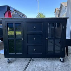 Entertainment center