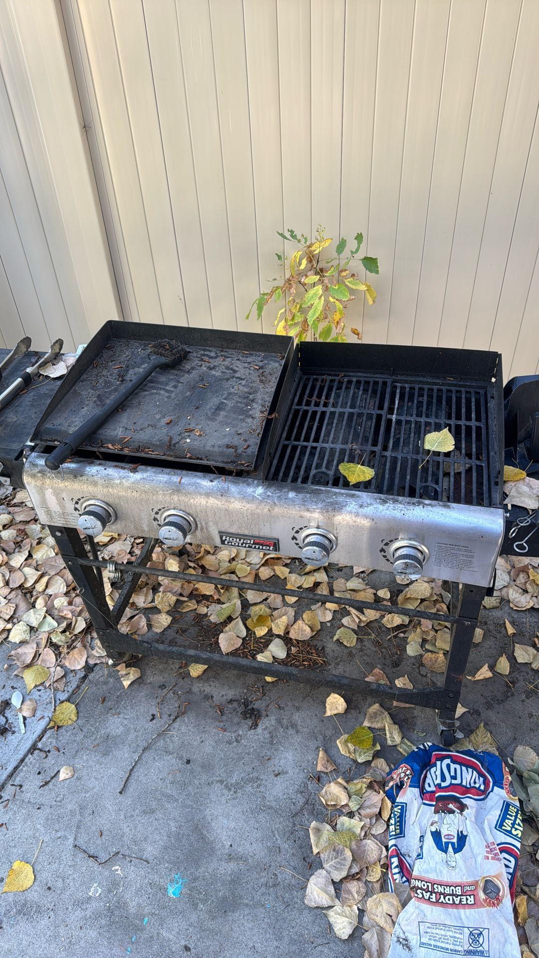Selling Royal Gourmet Half Grill/half Griddle.
