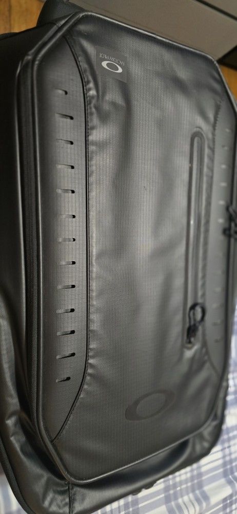 Oakley FP 45L Roller Cabin Black Luggage